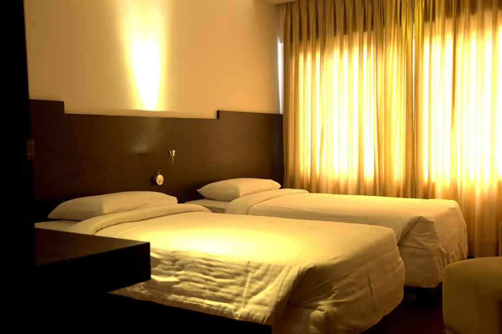 Hotel Gokulam Park Ченнаї Екстер'єр фото